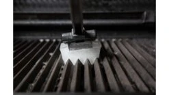 Broil King Ice Grill Brush - 65679 -Great Flame BK 65679 lifestyle 01 1000x563 1