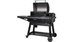 Traeger - Ironwood Pellet BBQ -Great Flame TFB61RLG IronwoodSmall 3 4Angle1 LidClosed 9321 WEB 1000x563 1